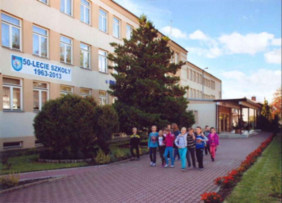 Szkoła Podstawowa Nr 4 im. Władysława Broniewskiego w Zambrowie