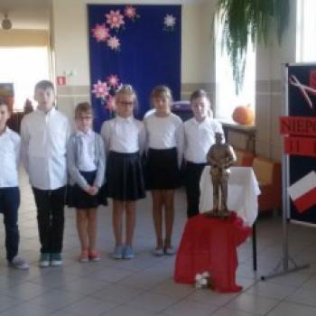 Uroczystość z okazji 98 rocznicy odzyskania przez Polskę niepodległości odbyła się w naszej szkole 14 listopada br.