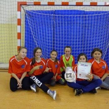 Rozgrywki sportowe - Gminny Turniej Halowej Piłki Nożnej - dziewcząt.