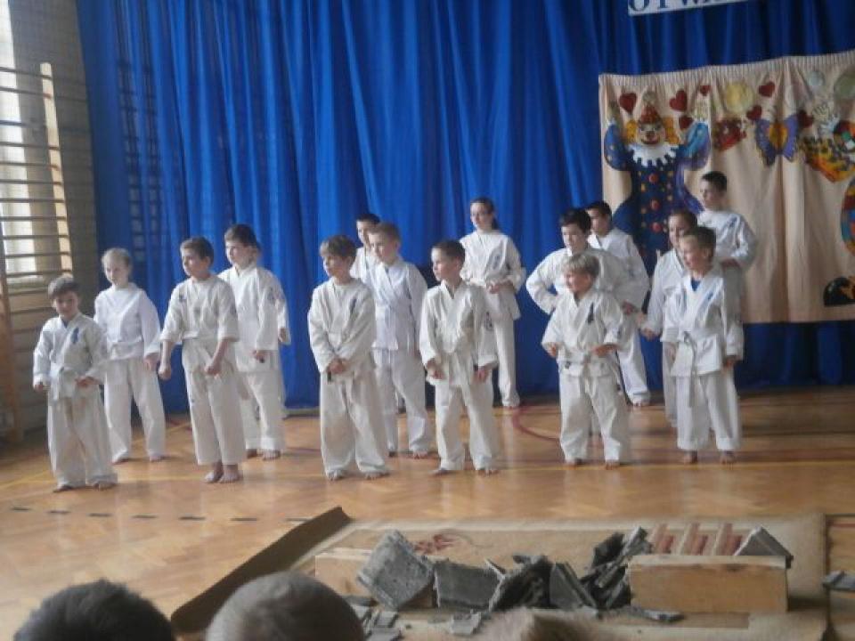 Treningi karate w ZSP Jastrzębia