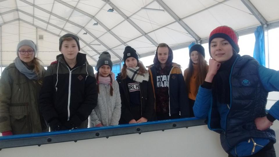 Najstarsi SKO –wicze  naszej szkoły na lodowisku