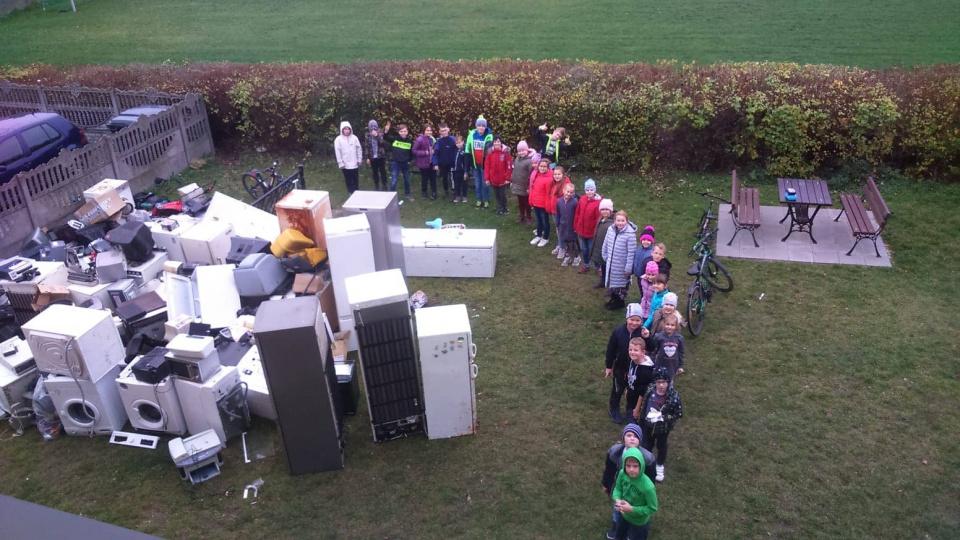 Akcja ekologiczna - Wszystkie dzieci zbierają elektrośmieci