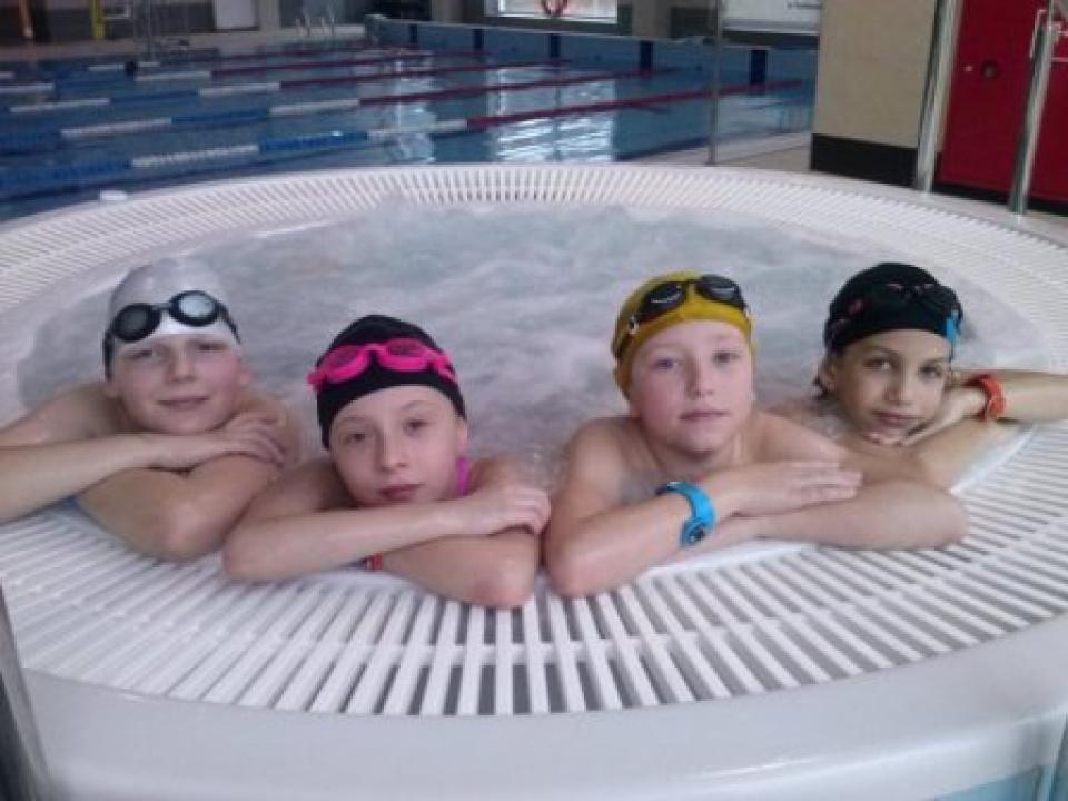 Gminne Mistrzostwa w pływaniu uczniów klas III  z terenu Gminy Dębica