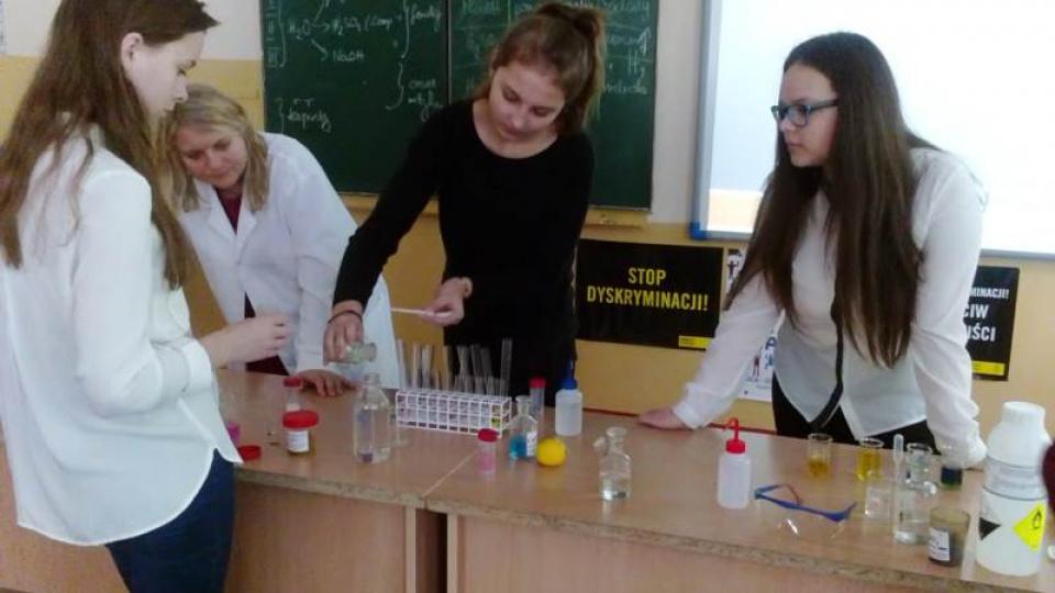 XII Powiatowy Konkurs Chemiczny Młody Chemik Eksperymentuje