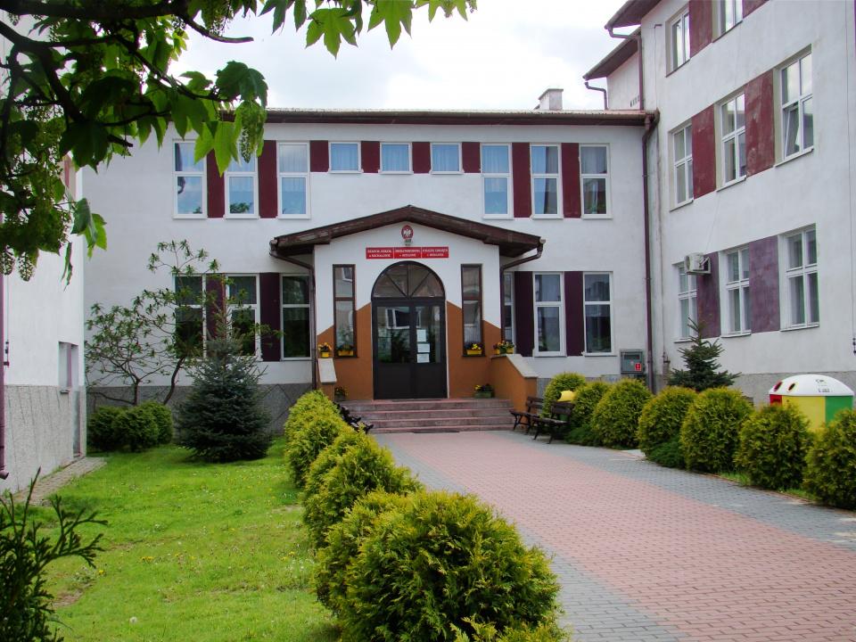 Szkoła Podstwowa im ŚW. Jana Pawła II w Michalowie