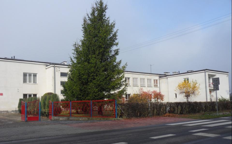Szkoła Podstawowa. im. E. Szelburg-Zarembiny w Niezabitowie